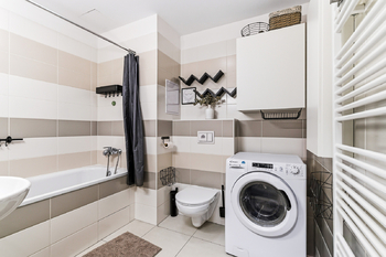 Prodej bytu 2+kk v osobním vlastnictví 51 m², Praha 9 - Hostavice