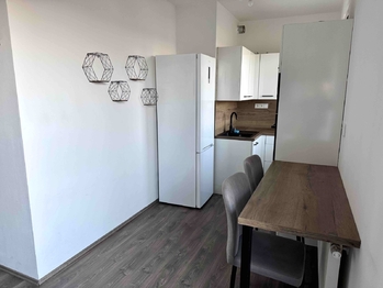 Kuchyňský kout - Pronájem bytu 1+kk v osobním vlastnictví 32 m², Praha 10 - Pitkovice
