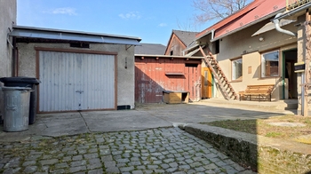 Dvůr s garáží - Prodej domu 176 m², Výkleky