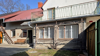 Pohled na dům ze dvora - Prodej domu 176 m², Výkleky