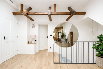 schodiště do bytu - Prodej bytu 3+kk v osobním vlastnictví 97 m², Jablonec nad Nisou