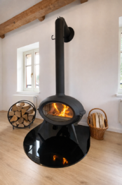 moderní krb v obývacím prostoru - Prodej bytu 3+kk v osobním vlastnictví 97 m², Jablonec nad Nisou