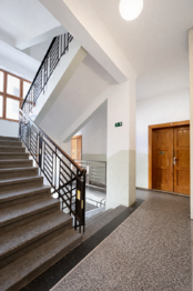 Chodba společné prostory  - Prodej bytu 2+1 v osobním vlastnictví 92 m², Praha 3 - Vinohrady