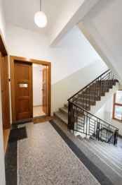 Vstup do bytu - Prodej bytu 2+1 v osobním vlastnictví 92 m², Praha 3 - Vinohrady