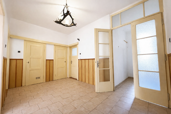 Centrální chodba  - Prodej bytu 2+1 v osobním vlastnictví 92 m², Praha 3 - Vinohrady