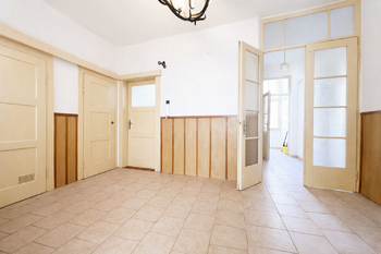 Centrální  chodba  - Prodej bytu 2+1 v osobním vlastnictví 92 m², Praha 3 - Vinohrady