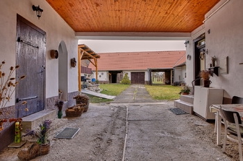 Prodej bytu 2+1 v osobním vlastnictví 698 m², Drhovle