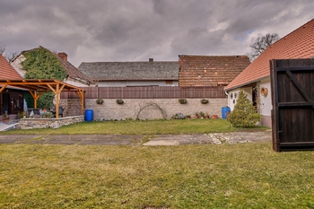 Prodej bytu 2+1 v osobním vlastnictví 698 m², Drhovle