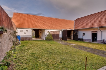 Prodej bytu 2+1 v osobním vlastnictví 698 m², Drhovle