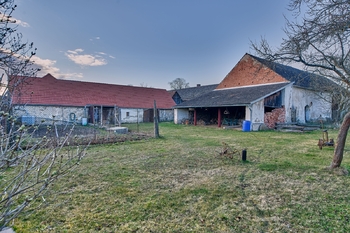 Prodej bytu 2+1 v osobním vlastnictví 698 m², Drhovle