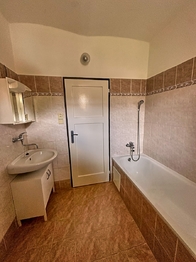 Prodej bytu 2+1 v osobním vlastnictví 698 m², Drhovle