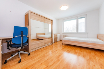 4. Ložnice - Pronájem bytu 1+1 v osobním vlastnictví 35 m², Pardubice