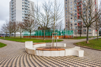 17. Okolí domu - Pronájem bytu 1+1 v osobním vlastnictví 35 m², Pardubice