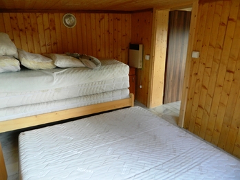 2. pokoj. Pokoje mají i alternativní přítopy. - Prodej chaty / chalupy 65 m², Chotoviny