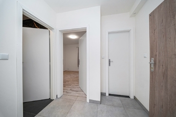 předsíň foto 1 - Prodej bytu 2+kk v osobním vlastnictví 48 m², Brno