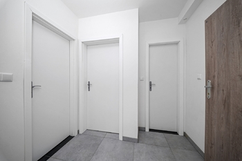 předsíň foto 2 - Prodej bytu 2+kk v osobním vlastnictví 48 m², Brno