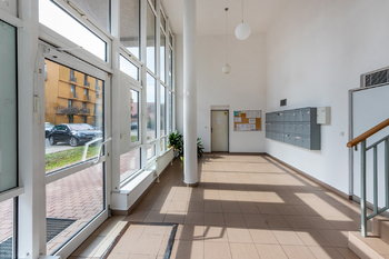 Pronájem bytu 2+kk v osobním vlastnictví 52 m², Praha 8 - Troja