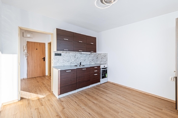 Kuchyně. - Pronájem bytu 1+1 v osobním vlastnictví 41 m², Jindřichův Hradec