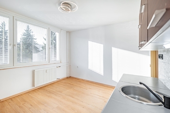 Kuchyně + jídelna. - Pronájem bytu 1+1 v osobním vlastnictví 41 m², Jindřichův Hradec