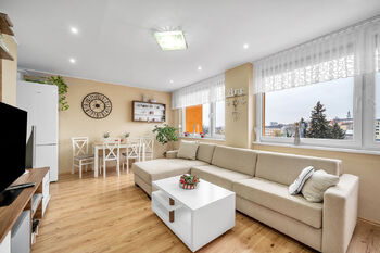 Byt 1+kk Podskalské nábřeží 1352, Kolín - obývací pokoj - Pronájem bytu 1+kk v osobním vlastnictví 32 m², Kolín 