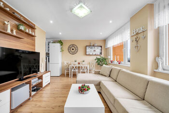 Byt 1+kk Podskalské nábřeží 1352, Kolín - obývací pokoj - Pronájem bytu 1+kk v osobním vlastnictví 32 m², Kolín