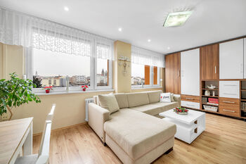 Byt 1+kk Podskalské nábřeží 1352, Kolín - obývací pokoj - Pronájem bytu 1+kk v osobním vlastnictví 32 m², Kolín