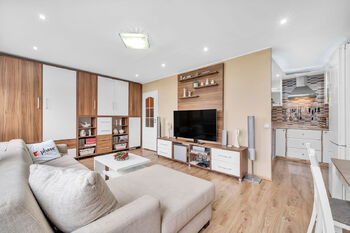 Byt 1+kk Podskalské nábřeží 1352, Kolín - obývací pokoj - Pronájem bytu 1+kk v osobním vlastnictví 32 m², Kolín