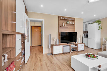 Byt 1+kk Podskalské nábřeží 1352, Kolín - obývací pokoj - Pronájem bytu 1+kk v osobním vlastnictví 32 m², Kolín