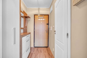 Byt 1+kk Podskalské nábřeží 1352, Kolín - vstupní chodba - Pronájem bytu 1+kk v osobním vlastnictví 32 m², Kolín