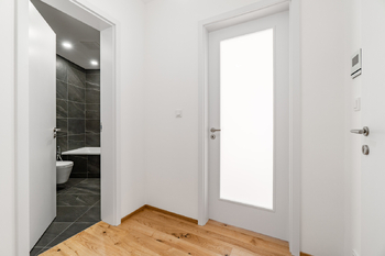 Chodba - Pronájem bytu 1+kk v osobním vlastnictví 37 m², Praha 4 - Nusle