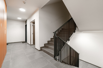 Chodba - Pronájem bytu 1+kk v osobním vlastnictví 37 m², Praha 4 - Nusle