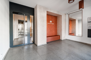 Vstupní lobby - Pronájem bytu 1+kk v osobním vlastnictví 37 m², Praha 4 - Nusle