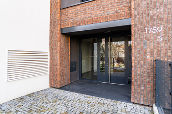 Vstup - Pronájem bytu 1+kk v osobním vlastnictví 37 m², Praha 4 - Nusle