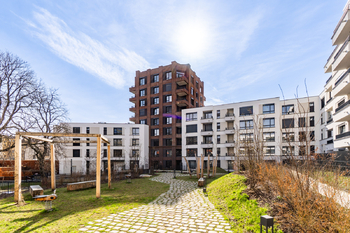 Pohled na dům - Pronájem bytu 1+kk v osobním vlastnictví 37 m², Praha 4 - Nusle