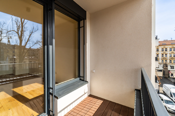 Lodžie - Pronájem bytu 1+kk v osobním vlastnictví 37 m², Praha 4 - Nusle