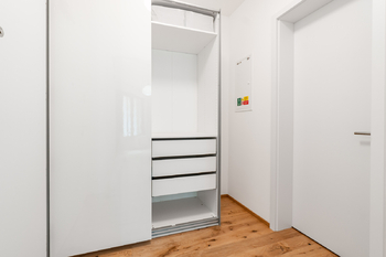 Úložné prostory - Pronájem bytu 1+kk v osobním vlastnictví 35 m², Praha 4 - Nusle