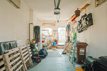 aktuální stav garáže - Prodej domu 115 m², Bělá pod Bezdězem