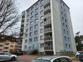 Vchod do domu - Pronájem bytu 3+1 v osobním vlastnictví 73 m², Třebíč 