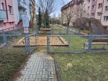 Pískoviště před domem - Pronájem bytu 3+1 v osobním vlastnictví 73 m², Třebíč