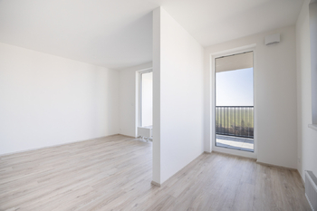 Obývací pokoj s jídelnou - Prodej bytu 1+kk v družstevním vlastnictví 41 m², Praha 6 - Ruzyně