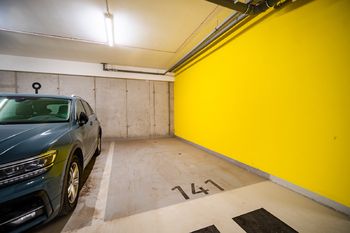 GARÁŽOVÉ STÁNÍ Č. 141 / 28,7 M2 - Pronájem bytu 3+kk v osobním vlastnictví 147 m², Praha 9 - Vysočany