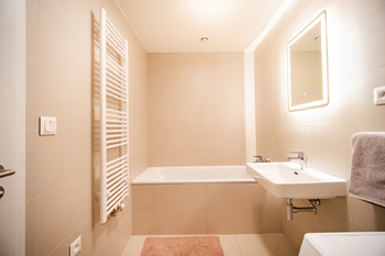 KOUPELNA - Pronájem bytu 3+kk v osobním vlastnictví 147 m², Praha 9 - Vysočany