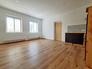 Byt 2+kk, Masarykovo náměstí, Police nad Metují - kuchyň - Pronájem bytu 2+kk v osobním vlastnictví 61 m², Police nad Metují