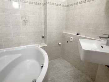 Pronájem bytu 1+kk v osobním vlastnictví 27 m², Praha 8 - Libeň