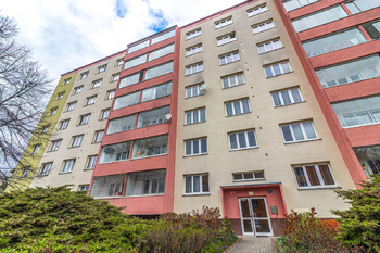 Vchod - Prodej bytu 3+1 v osobním vlastnictví 72 m², Praha 10 - Záběhlice