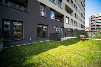 TERASA + PŘEDZAHRÁDKA - Pronájem kancelářských prostor 91 m², Praha 9 - Vysočany