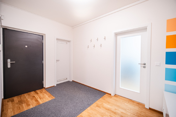 VSTUPNÍ HALA / RECEPCE - Pronájem kancelářských prostor 91 m², Praha 9 - Vysočany