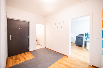 VSTUPNÍ HALA / RECEPCE - Pronájem kancelářských prostor 91 m², Praha 9 - Vysočany