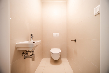 SAMOSTATNÁ TOALETA - Pronájem kancelářských prostor 91 m², Praha 9 - Vysočany