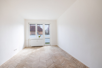 Obývací pokoj - Prodej bytu 3+1 v osobním vlastnictví 73 m², Mělník